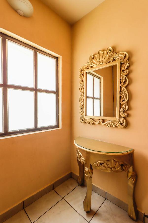 Hotel La Siesta Del Fauno Morelia Bagian luar foto