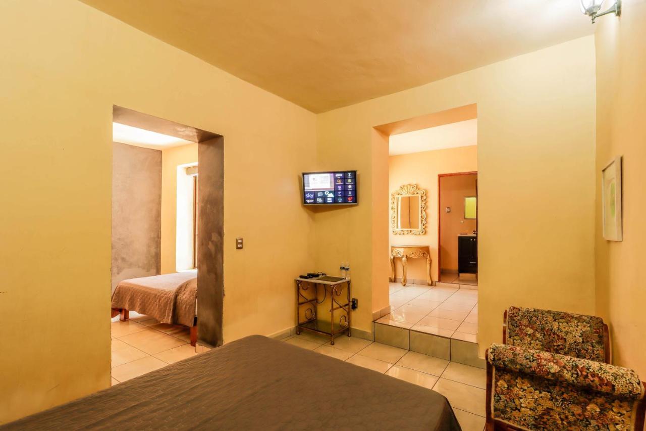 Hotel La Siesta Del Fauno Morelia Bagian luar foto
