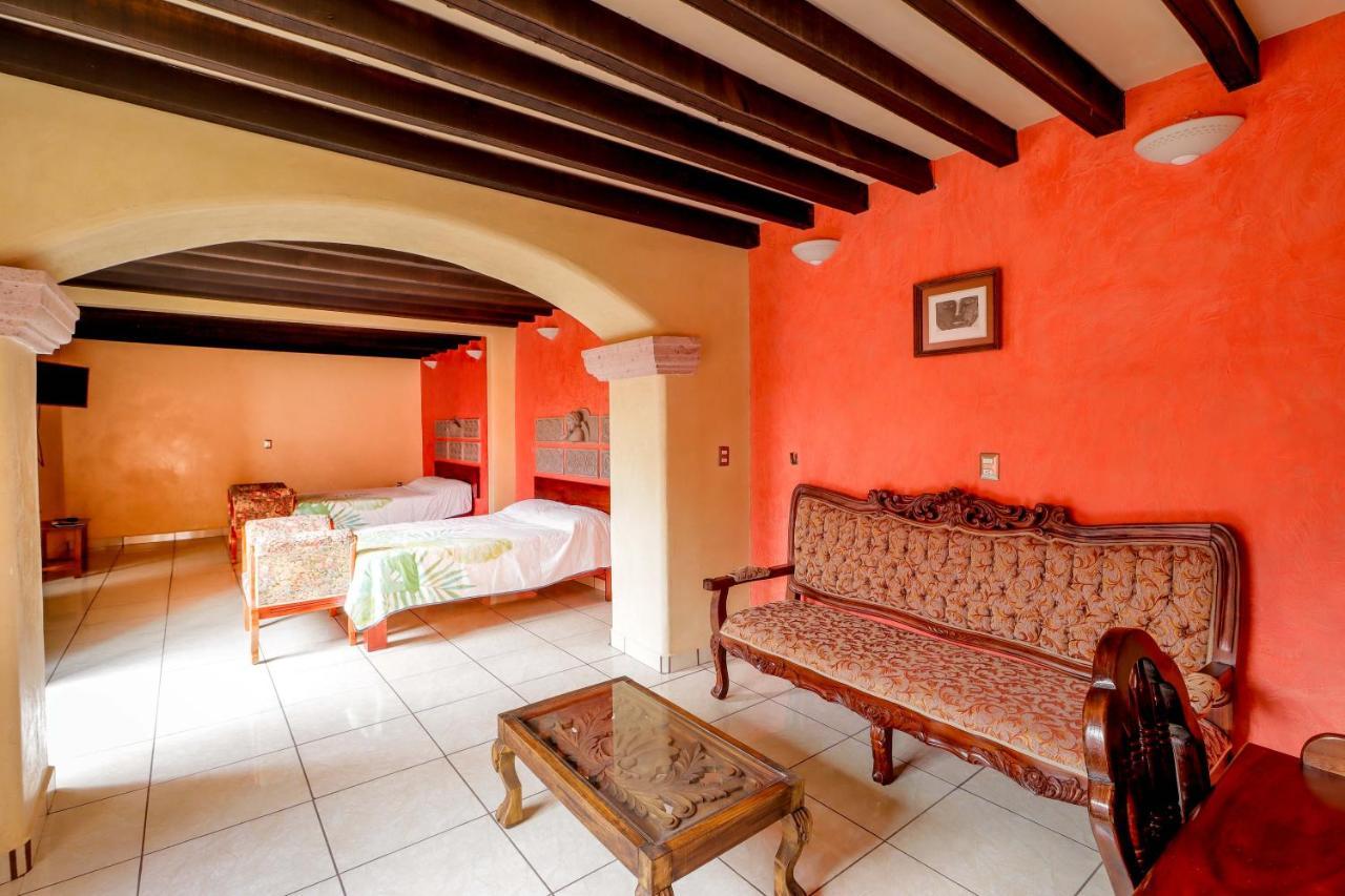 Hotel La Siesta Del Fauno Morelia Bagian luar foto